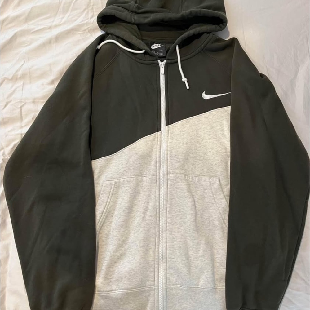 Nike Men's Black and Green Hoodie
